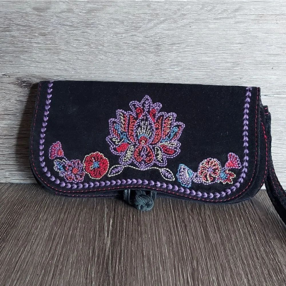 Vintage 1990s Lucky Brand Black Velvet Embroidered Clutch/Wristlet